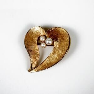 Capri Heart Shaped Pearl Bead Cluster Brooch